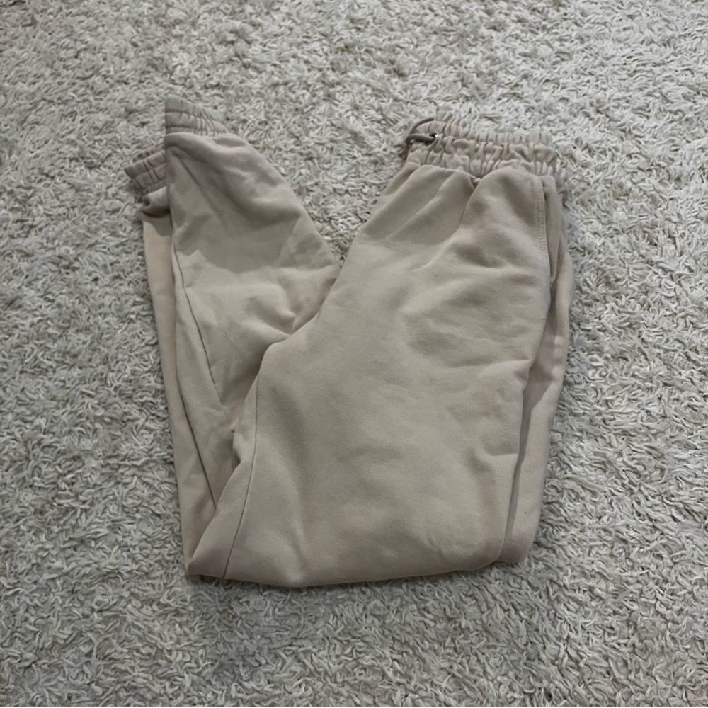 aritzia bershka tan joggers size small